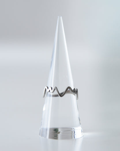 Wave line ring
