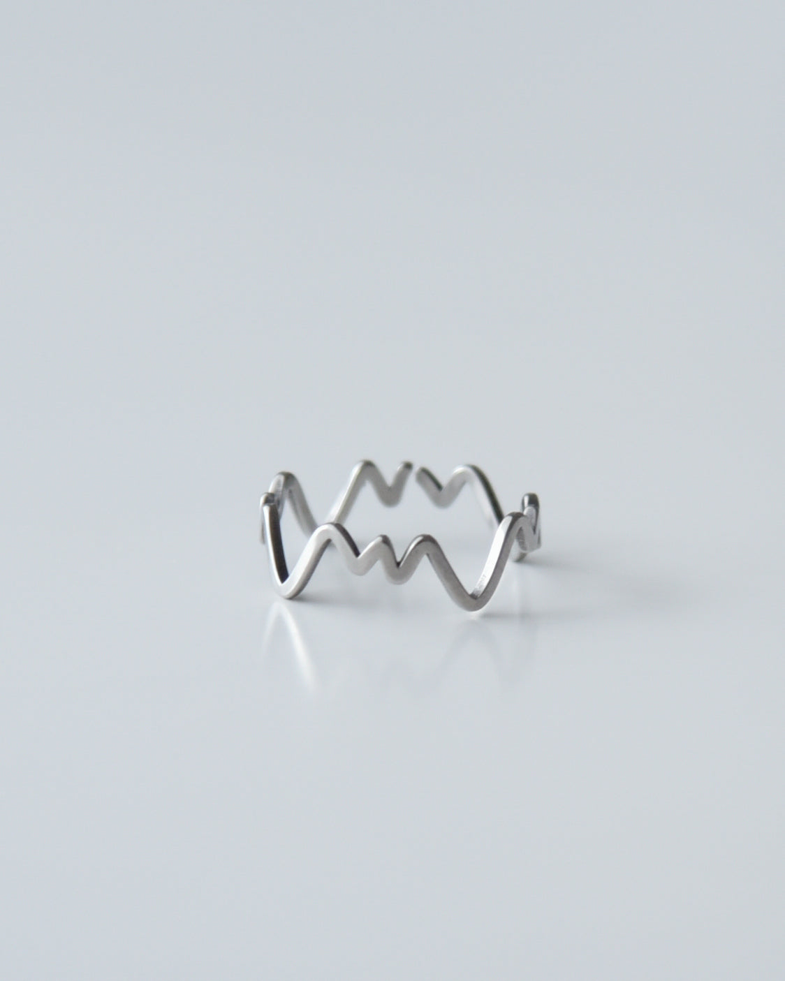 Wave line ring