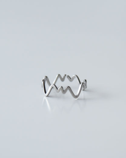 Wave line ring
