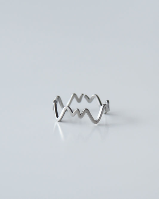 Wave line ring