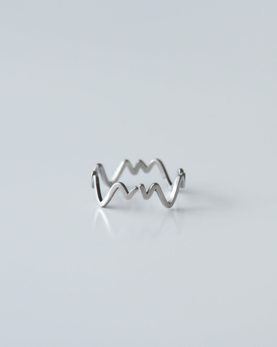 Wave line ring